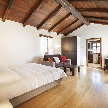 Villa Poropati, Groznjan, Istria - Luxury Countryside Estate For Up To 19 Persons - Large Pool Of 80M2 With Kids Section Buitenkant foto