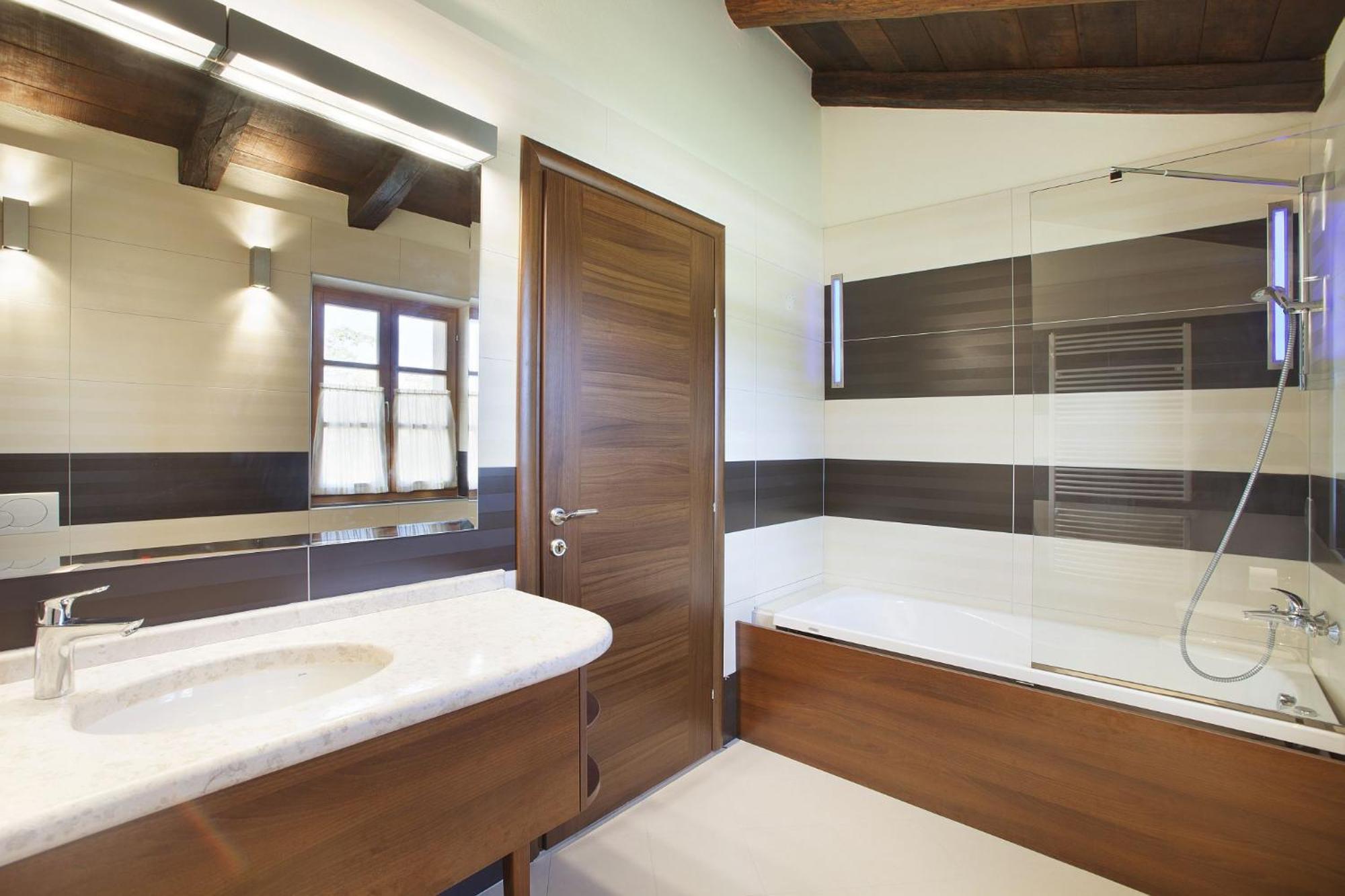 Villa Poropati, Groznjan, Istria - Luxury Countryside Estate For Up To 19 Persons - Large Pool Of 80M2 With Kids Section Buitenkant foto